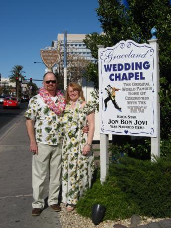 GRACELAND WEDDING CHAPEL IN LAS VEGAS - Shaka Time Hawaii